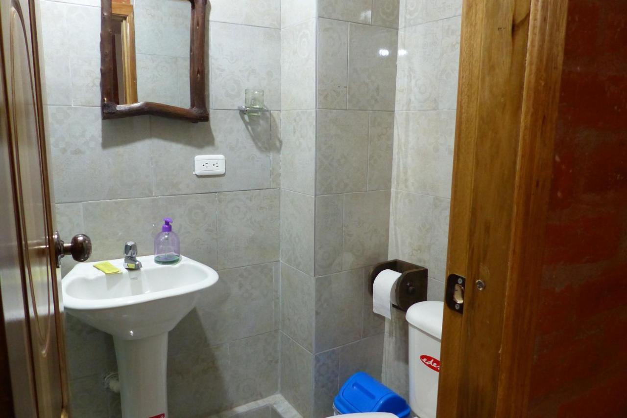 Hostal La Casa Amarilla City Баньйос Екстер'єр фото